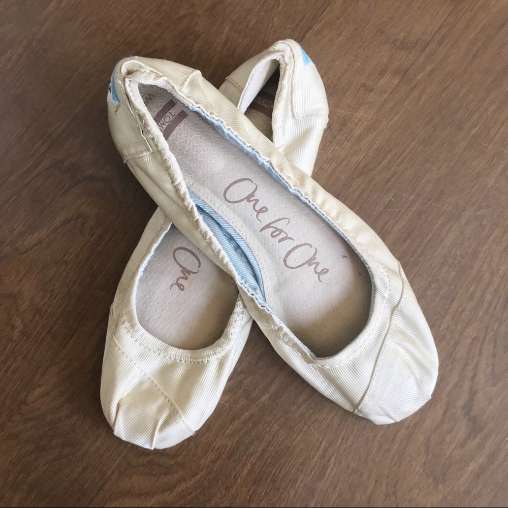 ⚡️SALE Toms  Natural Ivory Satin Ballet Flats